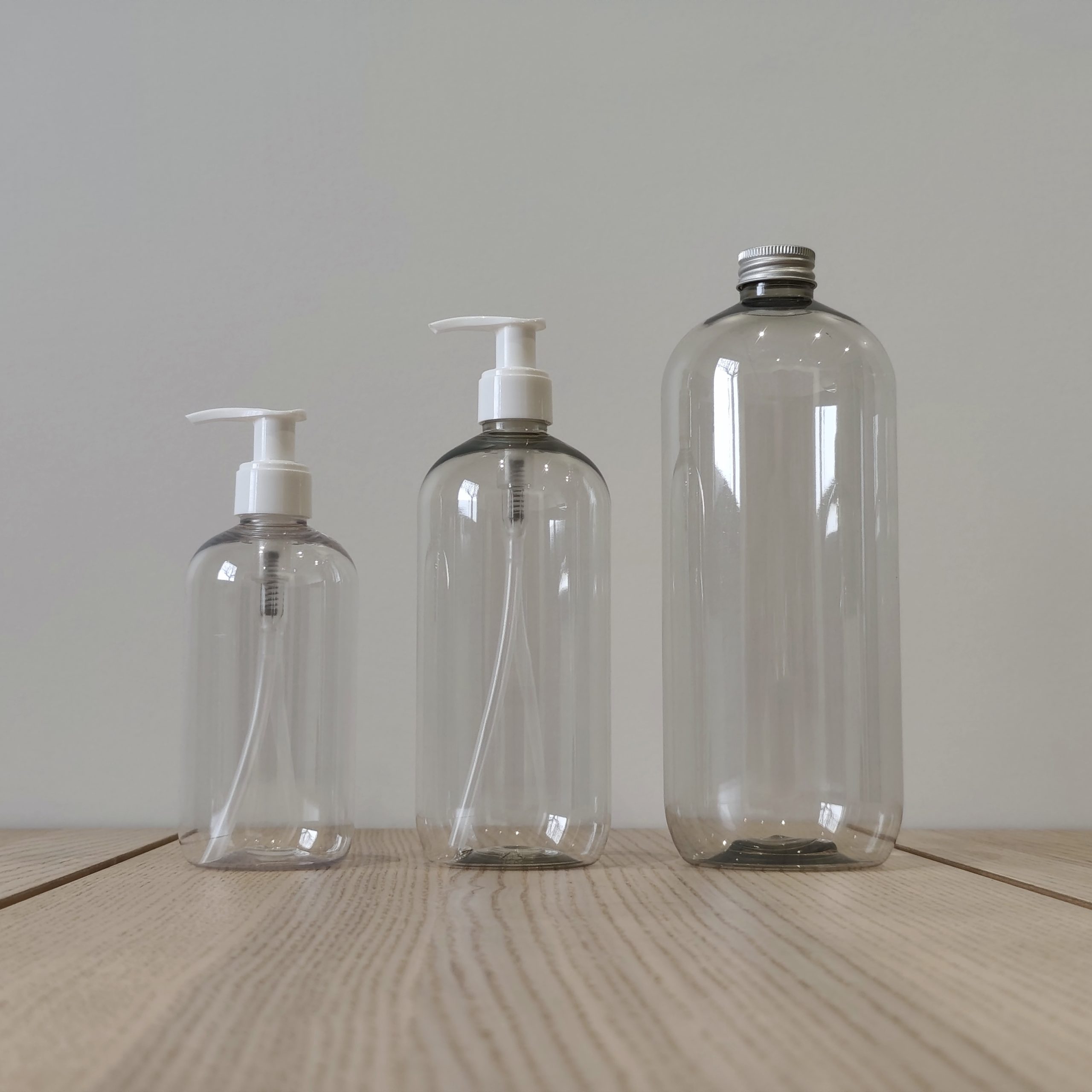 Trois flacon vide de taille différent